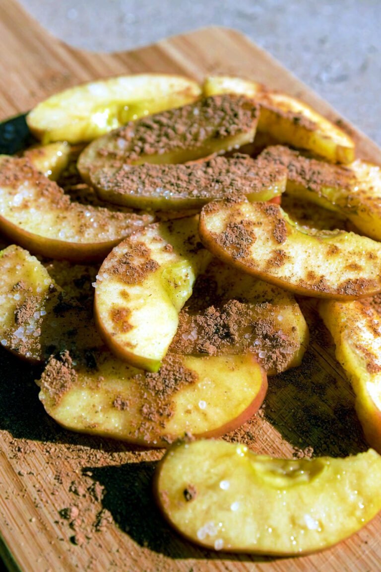 Raw Apples with Cinnamon and Sugar