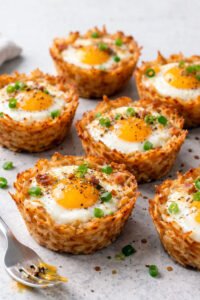 hash brown cups with eggs