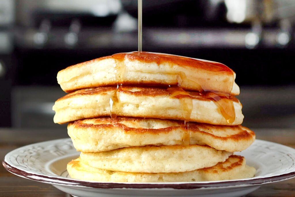 Fluffy Banana Pancakes with a Greek Yogurt