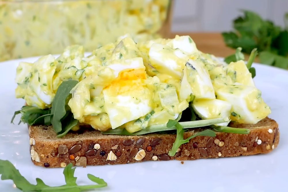 Hard Boiled Eggs with Greek Yogurt